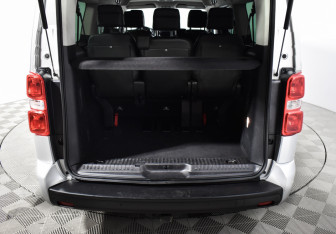Подержанный автомобиль Peugeot Traveller 2018 года (21 фото)