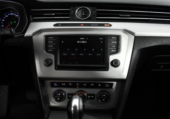 Подержанный автомобиль Volkswagen Passat Sedan 2015 года (16 фото)