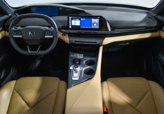 Подержанный автомобиль Changan UNI-V 2022 года (12 фото)