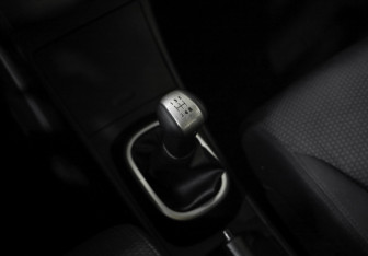 Подержанный автомобиль Nissan Tiida Hatchback 2008 года (15 фото)