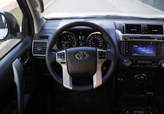 Подержанный автомобиль Toyota Land Cruiser Prado 2014 года (8 фото)