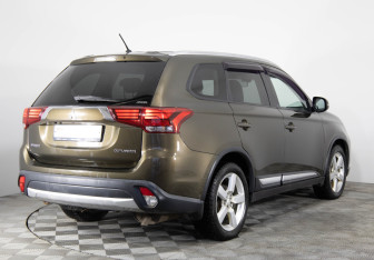 Подержанный автомобиль Mitsubishi Outlander 2016 года (5 фото)