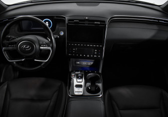 Подержанный автомобиль Hyundai Tucson 2022 года (11 фото)