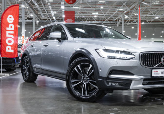 Подержанный автомобиль Volvo V90 Cross Country 2017 года (7 фото)