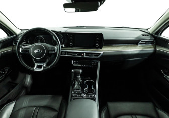 Подержанный автомобиль Kia K5 2020 года (13 фото)