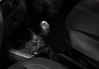 Подержанный автомобиль Renault Sandero 2018 года (11 фото)