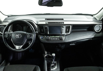 Подержанный автомобиль Toyota RAV4 2019 года (13 фото)