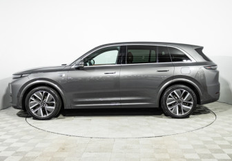 Подержанный автомобиль LiXiang L7 2024 года (8 фото)