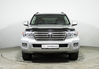 Подержанный автомобиль Toyota Land Cruiser Suv 2014 года (2 фото)