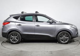 Подержанный автомобиль Hyundai ix35 2015 года (4 фото)