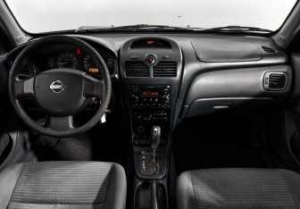 Подержанный автомобиль Nissan Almera Classic 2007 года (14 фото)
