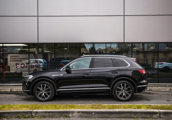 Подержанный автомобиль Volkswagen Touareg 2019 года (9 фото)