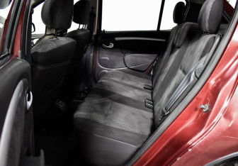 Подержанный автомобиль Renault Sandero 2010 года (11 фото)