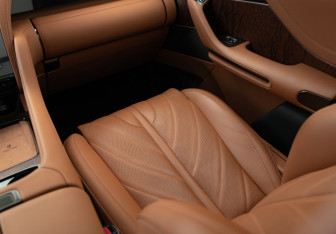 Подержанный автомобиль BYD Yangwang U8 2023 года (22 фото)