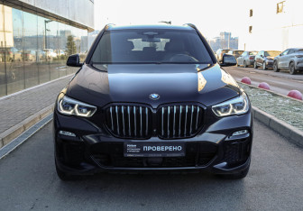 Подержанный автомобиль BMW X5 2020 года (3 фото)