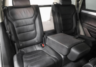 Подержанный автомобиль Volkswagen Touareg 2015 года (26 фото)
