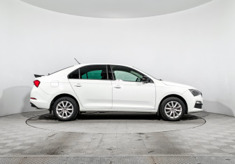 Подержанный автомобиль Skoda Rapid Liftback 2020 года (4 фото)