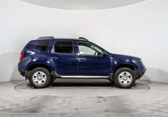Подержанный автомобиль Renault Duster 2014 года (4 фото)