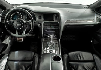 Подержанный автомобиль Audi Q7 2012 года (17 фото)