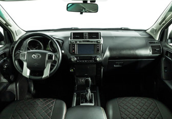 Подержанный автомобиль Toyota Land Cruiser Prado 2013 года (13 фото)