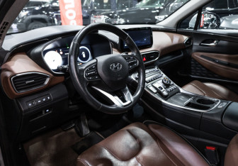 Подержанный автомобиль Hyundai Santa Fe 2021 года (17 фото)