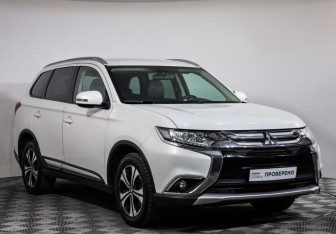 Подержанный автомобиль Mitsubishi Outlander 2018 года (3 фото)