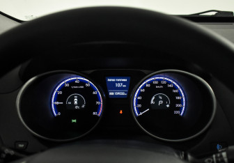 Подержанный автомобиль Hyundai ix35 2012 года (17 фото)