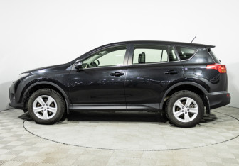 Подержанный автомобиль Toyota RAV4 2013 года (8 фото)
