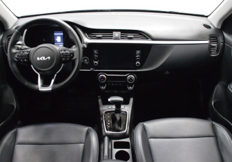 Подержанный автомобиль Kia Rio Hatchback 2022 года (13 фото)