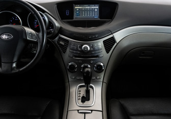 Подержанный автомобиль Subaru Tribeca 2007 года (12 фото)
