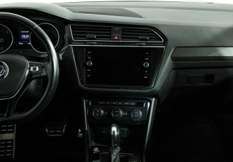 Подержанный автомобиль Volkswagen Tiguan 2018 года (14 фото)