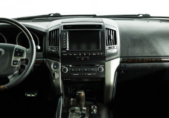 Подержанный автомобиль Toyota Land Cruiser Suv 2008 года (14 фото)