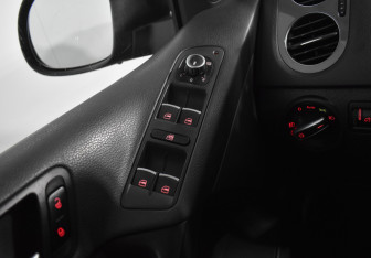 Подержанный автомобиль Volkswagen Tiguan 2012 года (17 фото)