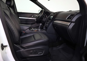 Подержанный автомобиль Ford Explorer 2017 года (24 фото)