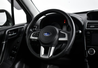 Подержанный автомобиль Subaru Forester Suv 2017 года (15 фото)