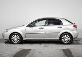 Подержанный автомобиль Chevrolet Lacetti Hatchback 2008 года (8 фото)