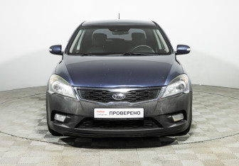 Подержанный автомобиль Kia Ceed Hatchback 2011 года (2 фото)