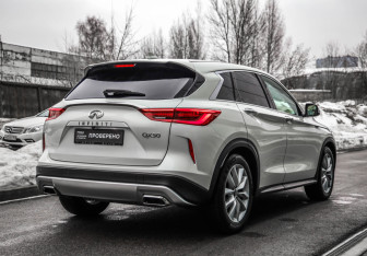 Подержанный автомобиль Infiniti QX50 2018 года (5 фото)