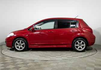 Подержанный автомобиль Nissan Tiida Hatchback 2011 года (8 фото)