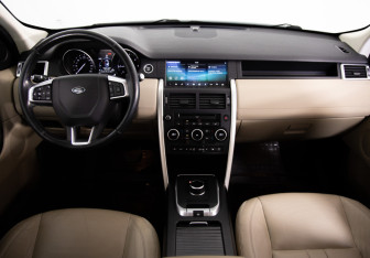 Подержанный автомобиль Land Rover Discovery Sport 2017 года (9 фото)