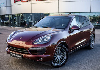 Подержанный автомобиль Porsche Cayenne 2012 года (3 фото)