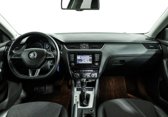 Подержанный автомобиль Skoda Octavia Liftback 2014 года (13 фото)