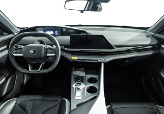 Подержанный автомобиль Changan UNI-V 2024 года (13 фото)