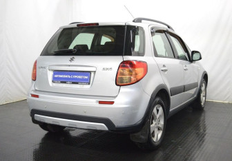 Подержанный автомобиль Suzuki SX4 Hatchback 2010 года (5 фото)