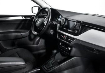 Подержанный автомобиль Skoda Rapid Liftback 2020 года (13 фото)