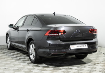 Подержанный автомобиль Volkswagen Passat Sedan 2021 года (7 фото)