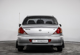 Подержанный автомобиль Kia Spectra Sedan 2007 года (6 фото)