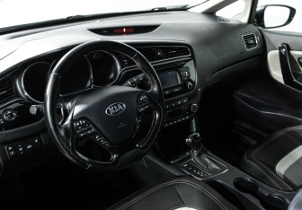 Подержанный автомобиль Kia Ceed Wagon 2015 года (11 фото)