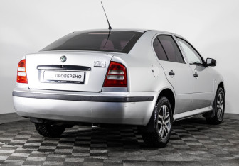 Подержанный автомобиль Skoda Octavia Liftback 2001 года (5 фото)