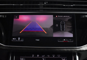 Подержанный автомобиль Audi Q8 2019 года (19 фото)